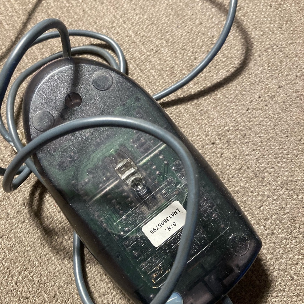 Computer mouse with USB connector cable - Picture 3 of 3